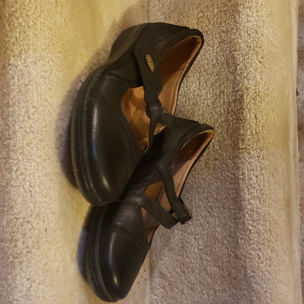 Clark's black Mary Janes, size 9